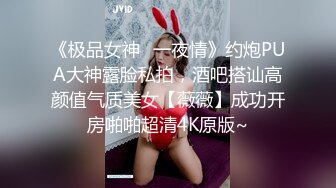 抖音 34W 粉丝网红张晶滢，巨乳肥臀与金主大哥一 V 一 ，脸穴同框如母狗般怼着镜头道具自慰