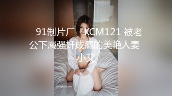 新来的良家小少妇露脸颜值不错，漏着骚奶子边吃饭边跟狼友发骚，揉奶摸逼自慰呻吟，跟狼友互动精彩不要错过