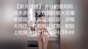 在医院伺候老公公的骚大姐露脸，玩弄老公公的鸡巴跳弹摩擦真骚，全裸道具自慰揉奶子，AV棒抽插把自己搞高潮