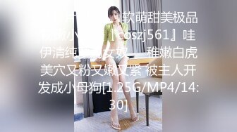  国产小美女全裸洗澡，回到卧室和男友啪啪做爱给男友打飞机女上位打桩