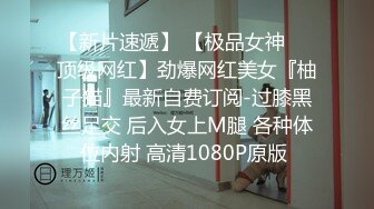  名模身材，高颜值女友黑丝开档大秀身材各种诱惑给男友含大屌女上位操逼