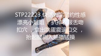 被3个男人精液灌溉的极品少妇，全程露脸让三个大鸡巴朝脸上撸，口爆吞精，淫语调教小逼逼被草着嘴里吃鸡巴