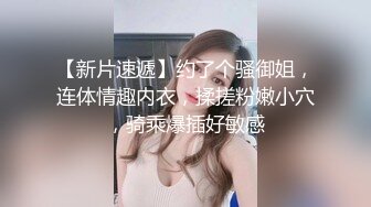 新来的年轻小骚妹子全程露脸跟狼友发骚，互动狼友听指挥玩弄逼逼，跳蛋塞逼里自慰，撅着屁股自己抠好多淫水