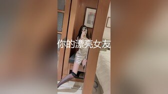 良家小少妇露脸一个人在家陪狼友嗨，全程露脸风骚的大屁股，奶子不小自己揉捏，近距离自慰逼逼玩阴蒂好多水