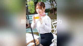 偷拍高颜值美女乳头穿洞 痛的都快哭了