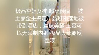  长相清纯娇小身材嫩妹足球宝贝装品牌，脱掉衣服翘起屁股露肥逼，深喉交后入抽插摸阴蒂