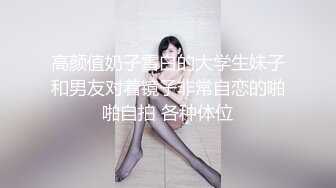 三个漂亮妞的极品诱惑，全程露脸跟狼友发骚吃奶玩逼一起亲小嘴道具抽插，看的摄影师都忍不住了口交鸡巴爆草