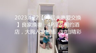   幸福大哥双飞两个极品大奶骚女，颜值高身材好玩的嗨，一起舔弄大鸡巴，让大哥轮流抽插追求快感，还玩弄菊花