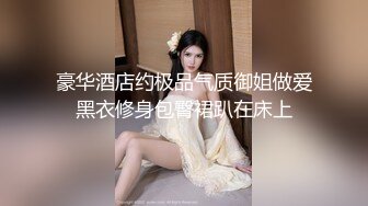    婴儿肥美乳骚女3P两大汉爆操双屌左右开弓一起舔，插嘴扣穴轮番上，好舒服好喜欢，双男轮流操