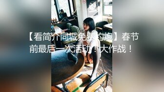 【窗台下空撅屁股给邻居看】土豪指定任务，邻居们有眼福了，长相甜美出众，还玩得开