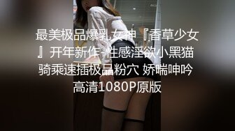 小两口久别胜新婚,大街上迫不及待直接搞起来了