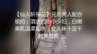 跟随偷窥爱拍照的漂亮小姐姐 皮肤白皙 饱满大屁屁很性感