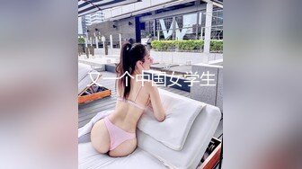 短发良家小少妇跟威猛小哥在家玩的还很嗨，全程露脸口交大鸡巴，让小哥掰着骚穴舔逼，激情上位亲嘴吃骚奶子