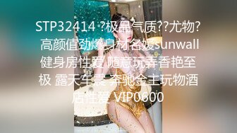 10/5最新 复式别墅楼梯上大战黄发妹子双飞大战乱极了VIP1196