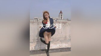 14-1骚姨妈 趁着姨妈喝过药进房间摸姨妈逼，真的黑，不过真刺激啊