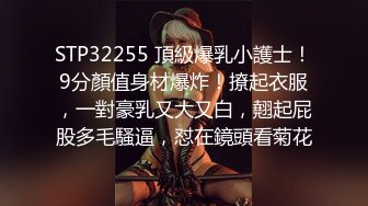 红唇花臂妹子啪啪，舔奶口交一字马张开双腿按着大力猛操