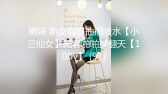 酒吧女厕手电补光连拍四，位美女的多毛小黑鲍