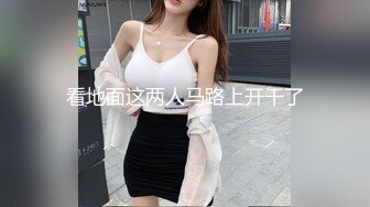 后入肥臀骚婆娘最后精液挥洒在她的身上