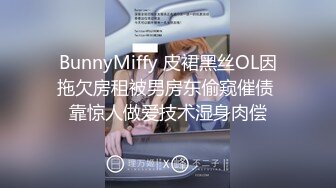 办公楼厕所TP粉色连衣裙白凉鞋短发漂亮的妹子嘘嘘