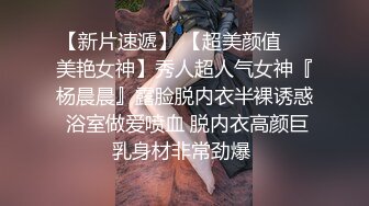 《极品CP魔手外购》坑神潜入某单位女厕隔板缝中实拍超多小姐姐方便，赤裸裸逼脸同框，妹子对着镜头看半天都没发现异常 (2)