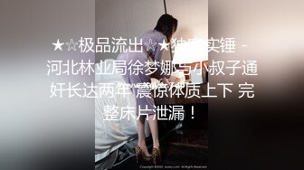 -骚货少妇床上道具插逼自慰 后入式插逼 阴毛旺盛 后入式骑乘