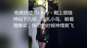  爱穿丝袜的小姨子露脸伺候小哥哥，让小哥玩着奶子亲小嘴，交大鸡巴