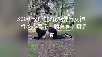   淫妻 只要你让骚妻舒服了 即便是在你身下 她也想赢得主动权 主动迎合你的每一次抽插 每个单男操过都说过瘾