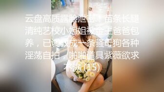 办公楼女厕蹲守V领黄裙优雅丽人,白嫩肌肤和湿滑肥穴看着就眼馋