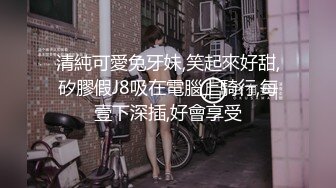 商场女厕直接闯入偷拍眼镜美女尿尿故意让她发现