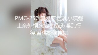 【新速片遞】 黑丝眼镜熟女阿姨 到底了啊啊好想有人舔我的骚逼 快插进来 在家超大假鸡吧前后双插 菊花外翻尿尿狂喷 