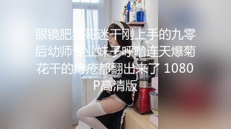  离异大奶少妇，到她家吃了饭搞事情，原来骚货还私藏了不少好货，让我拿肉棒一起操她