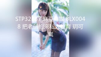 科技楼蹲守短裙长发小美妞黑穴毛盖在肥逼上