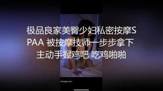 两个妹子脱光衣服练习完模特步就被眼镜小哥双飞