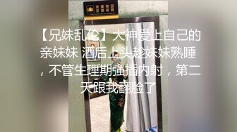 YC商场花裙高跟绝美少妇漏毛的心型内裤一侧被淫液浸湿了