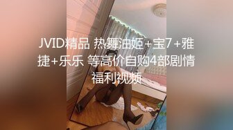 绿帽大神找单男一起操粉嫩小女友玩3P小女友露脸了