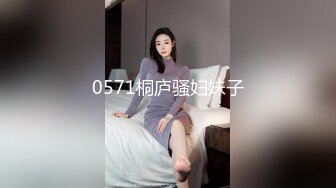  妖艳美少妇，换上情趣网袜美腿，狼友们眼睛都简直了