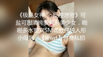 奶子发育的很不错的极品小太妹露脸精彩大秀，旁边还有好姐妹听狼友指挥玩弄小骚穴，甩奶乱飞道具抽插呻吟可射