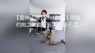  烈焰红唇美女大战头套男极品美腿吊带白丝，猛扣多毛骚穴，美女很享受直浪叫