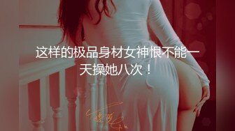 床上骚女一排排，淫乱的房间，中年少妇的群P现场，5个骚逼各种展示，揉奶玩逼道具摩擦高潮不断，轮草抽插