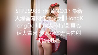  无毛肥逼妹子黑色网袜假屌自慰啪啪，抬起双腿猛操上位骑乘